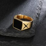 Stunning Onyx Men’s Ring in 18K Gold and White Gold – Elegant Style